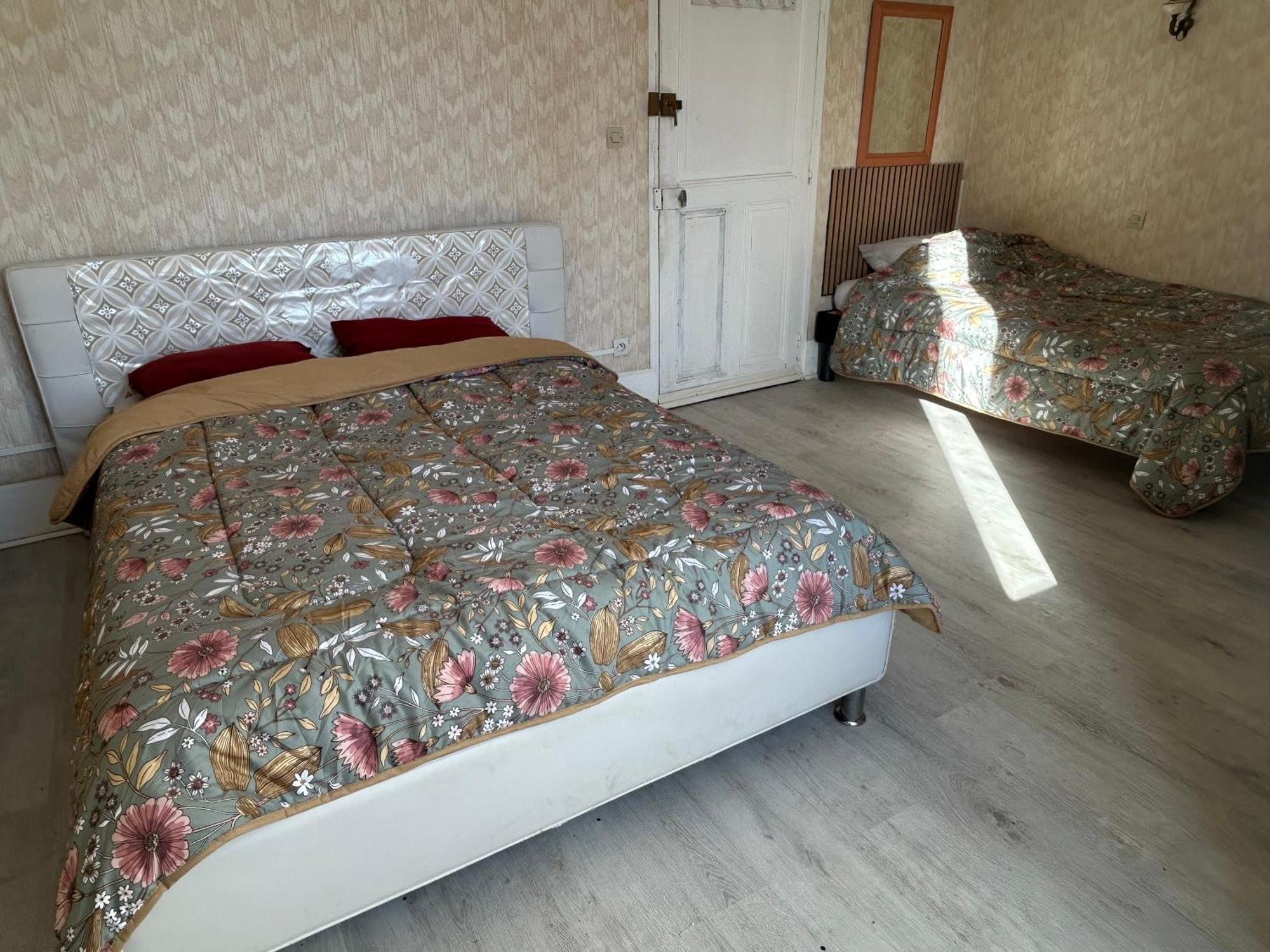 Chambre 3 Montceau-les-Mines Buitenkant foto